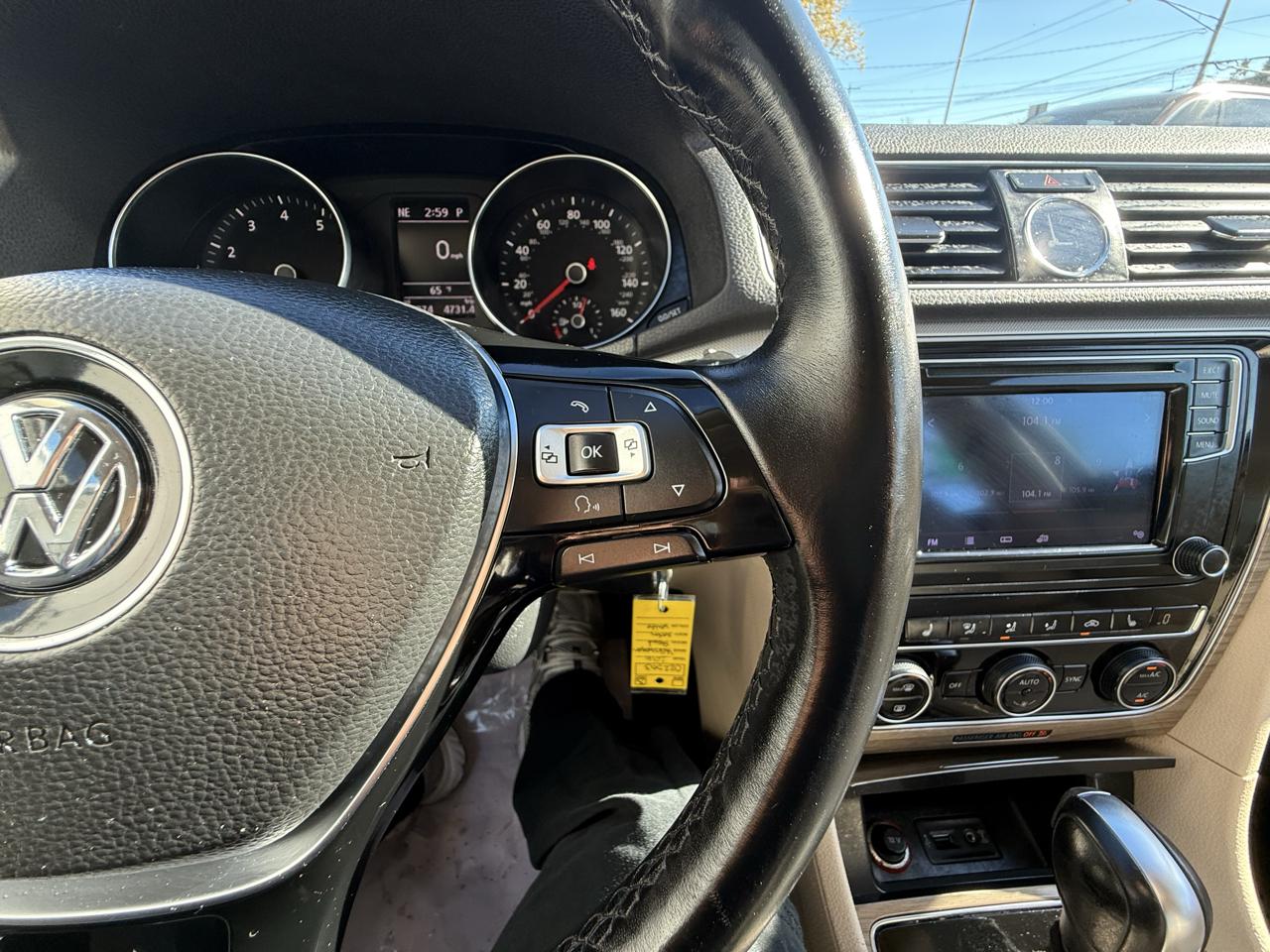 Volkswagen Passat SE PZEV 6A w/ Sunroof & Nav 2016