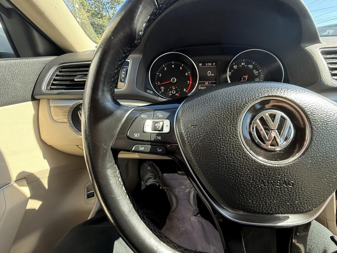 Volkswagen Passat SE PZEV 6A w/ Sunroof & Nav 2016