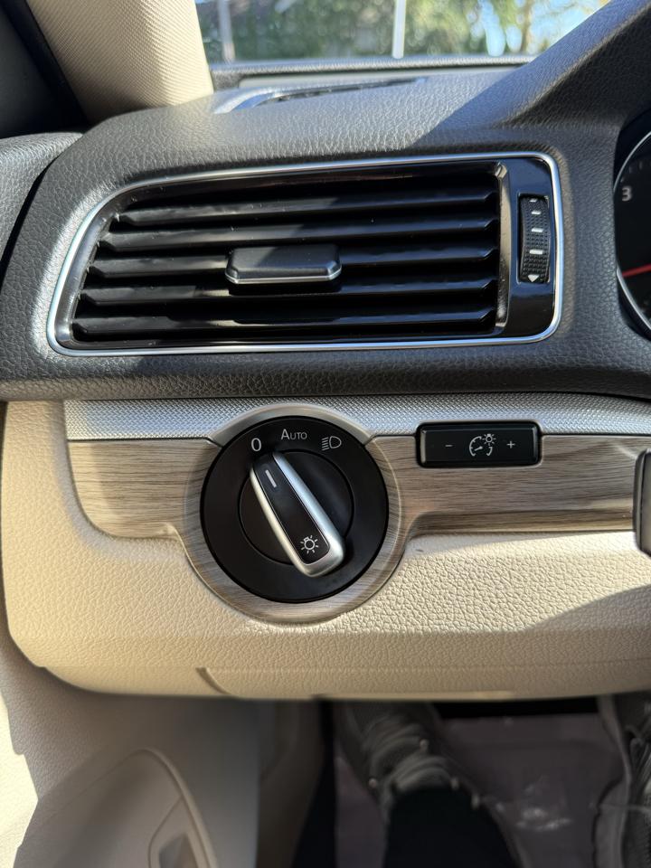 Volkswagen Passat SE PZEV 6A w/ Sunroof & Nav 2016
