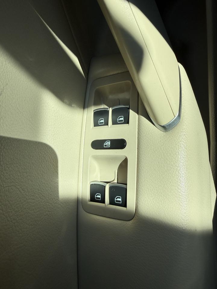 Volkswagen Passat SE PZEV 6A w/ Sunroof & Nav 2016