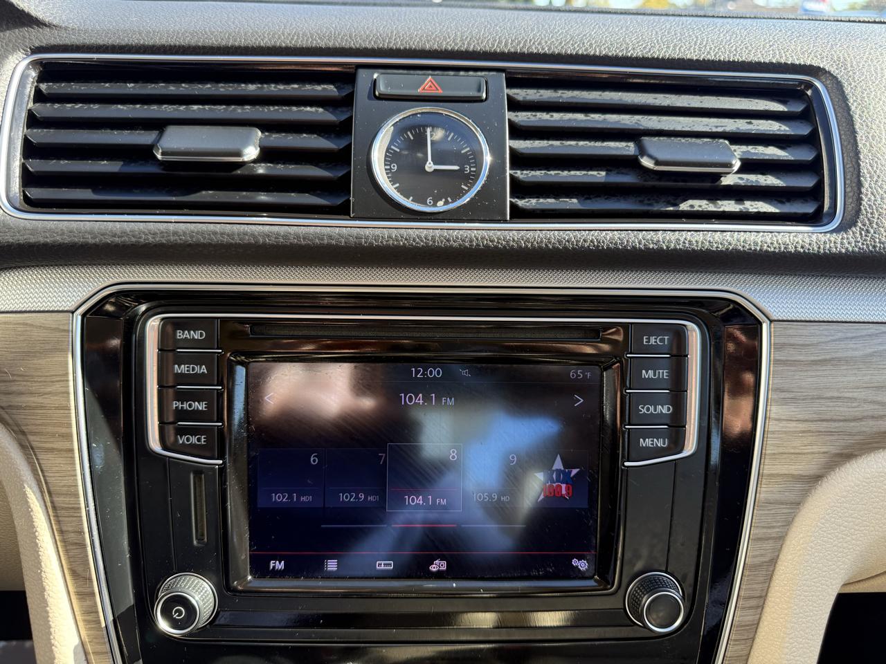 Volkswagen Passat SE PZEV 6A w/ Sunroof & Nav 2016