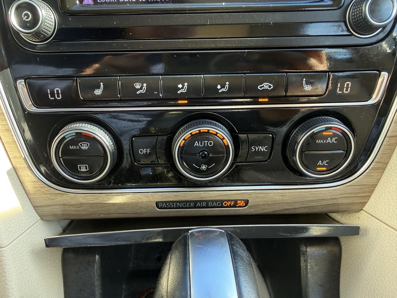 Volkswagen Passat SE PZEV 6A w/ Sunroof & Nav 2016
