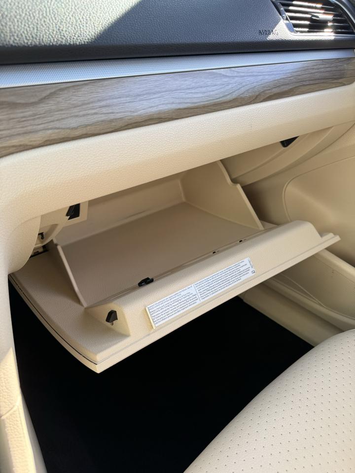 Volkswagen Passat SE PZEV 6A w/ Sunroof & Nav 2016