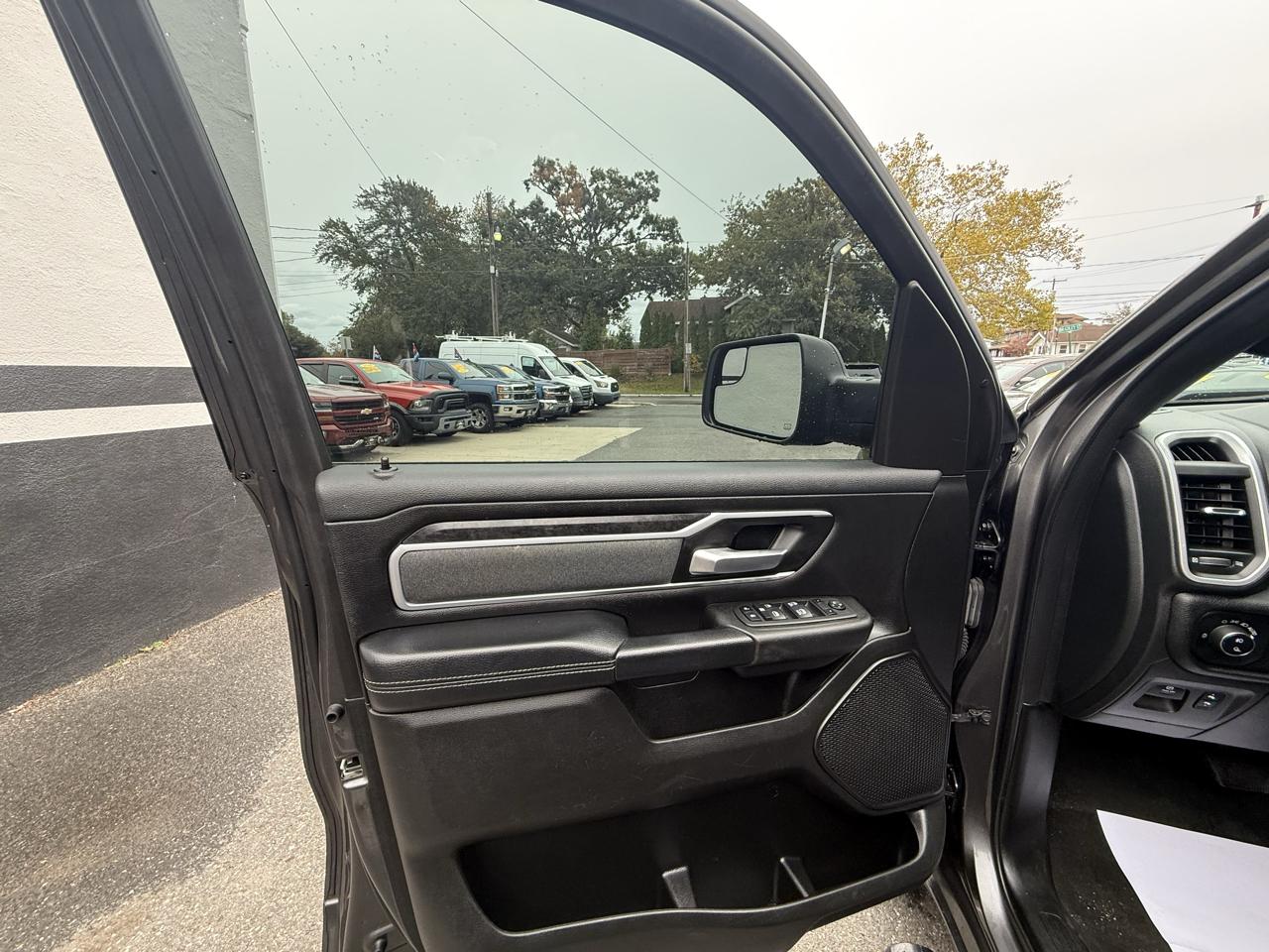 RAM 1500 Lone Star Crew Cab SB 4WD 2022