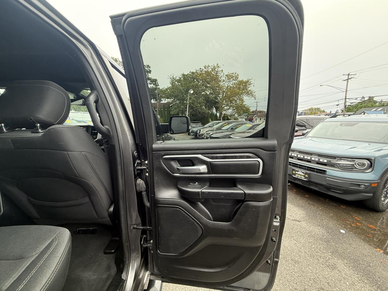 RAM 1500 Lone Star Crew Cab SB 4WD 2022