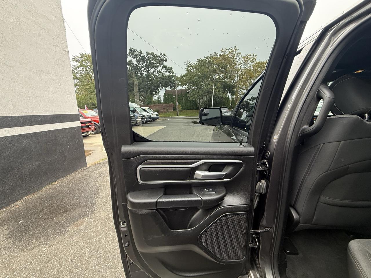 RAM 1500 Lone Star Crew Cab SB 4WD 2022