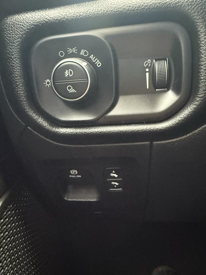 RAM 1500 Lone Star Crew Cab SB 4WD 2022