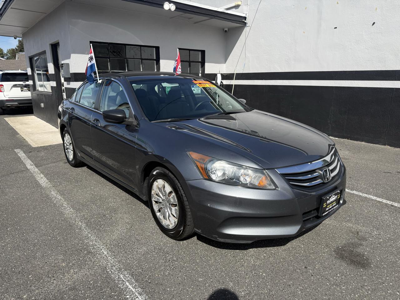 Honda Accord LX sedan AT 2012