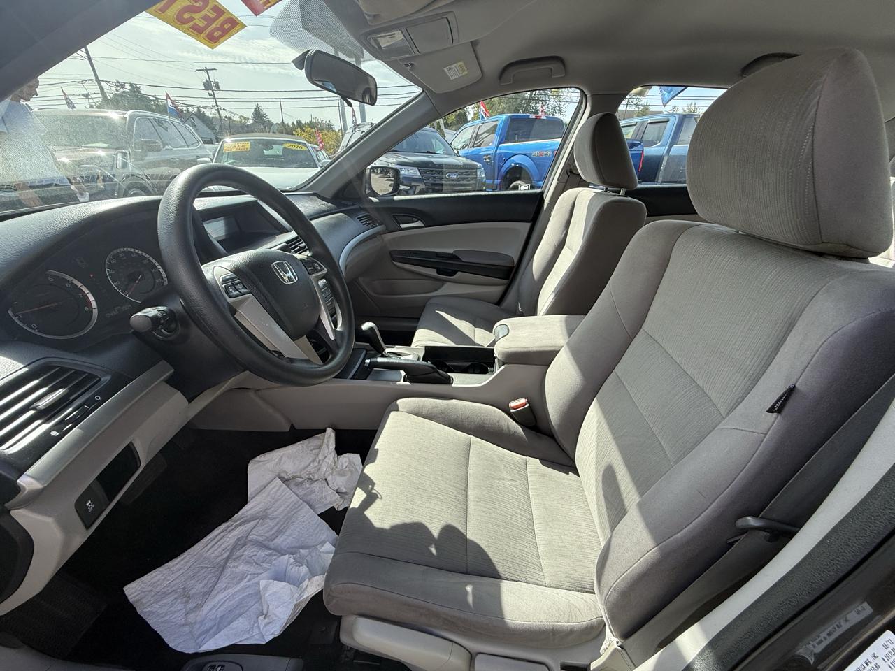 Honda Accord LX sedan AT 2012