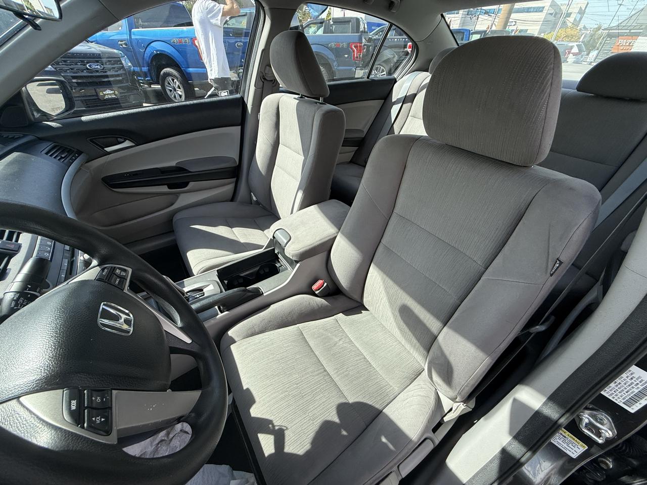 Honda Accord LX sedan AT 2012