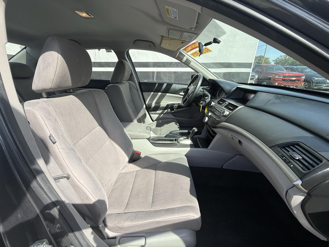 Honda Accord LX sedan AT 2012