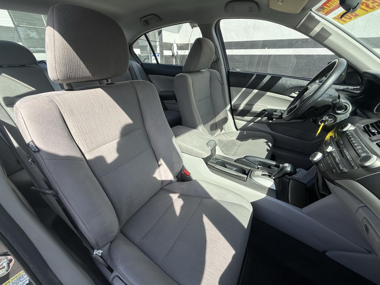 Honda Accord LX sedan AT 2012
