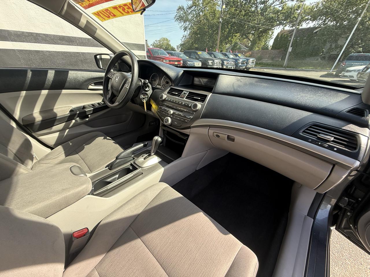 Honda Accord LX sedan AT 2012
