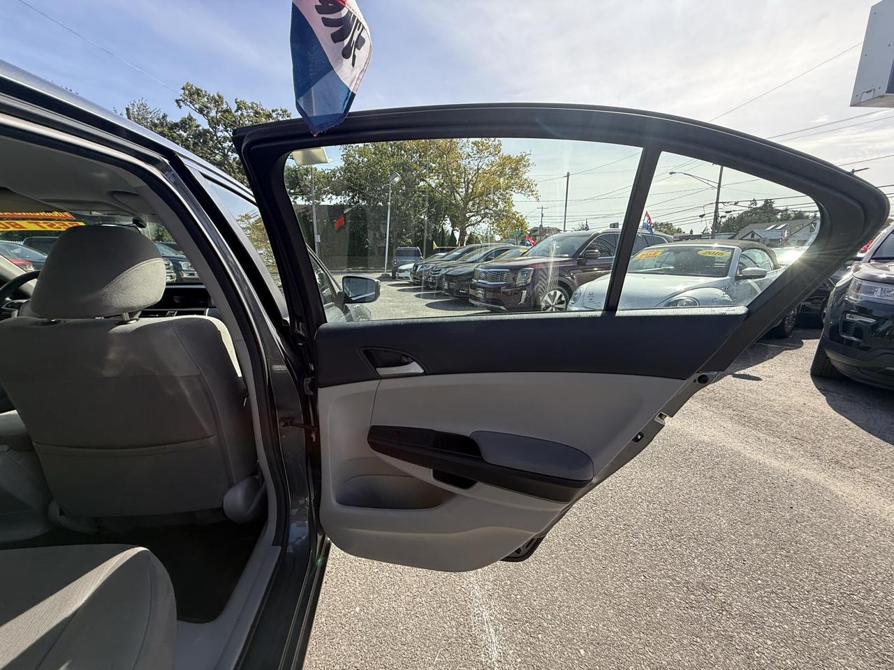 Honda Accord LX sedan AT 2012