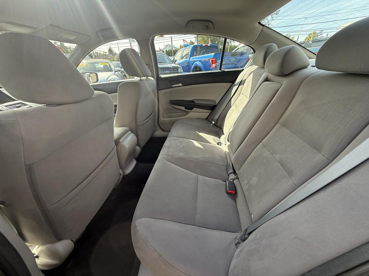 Honda Accord LX sedan AT 2012