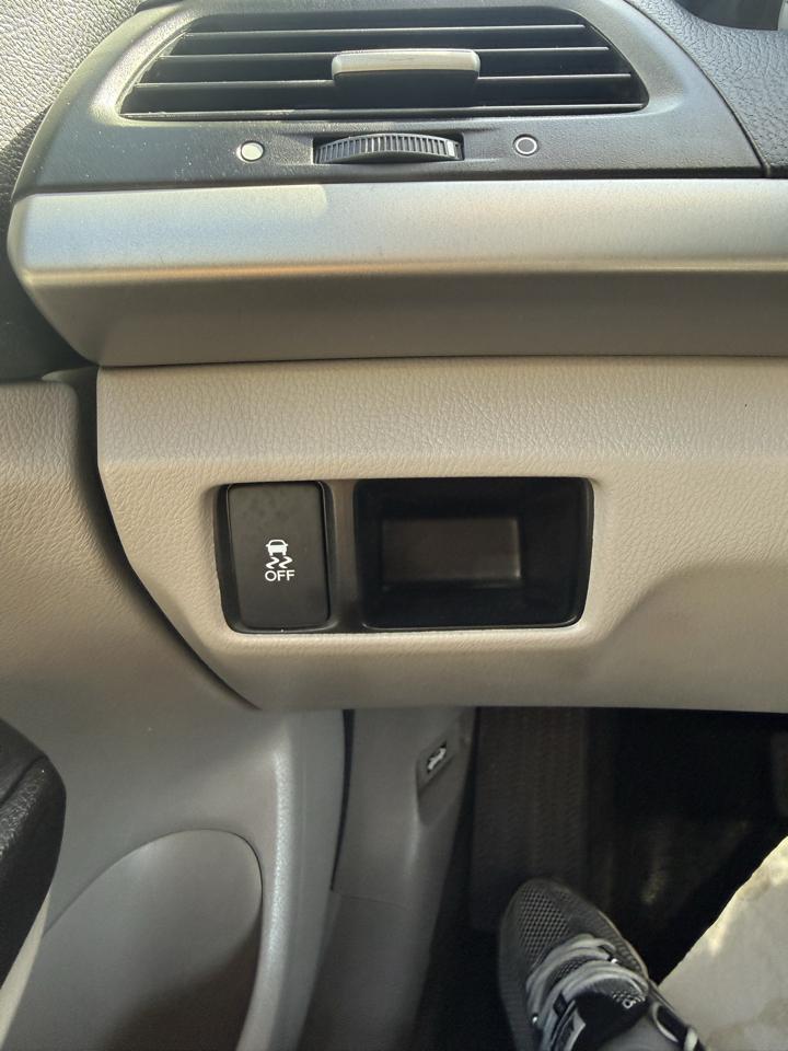Honda Accord LX sedan AT 2012