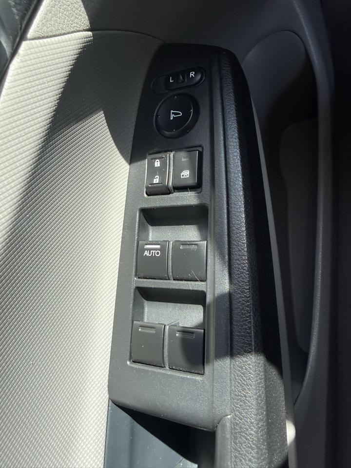 Honda Accord LX sedan AT 2012