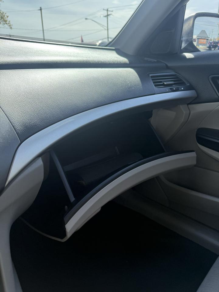 Honda Accord LX sedan AT 2012