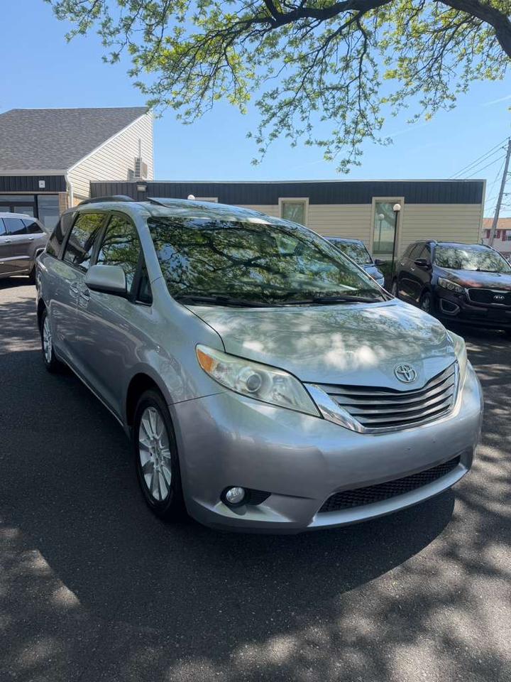 Toyota Sienna  2016