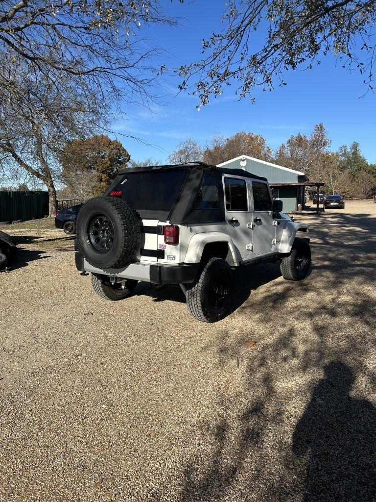 Jeep Wrangler Unlimited Sahara 2WD 2010