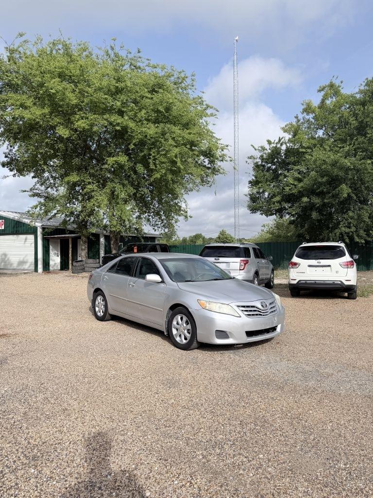 Toyota Camry Base 6-Spd AT 2011