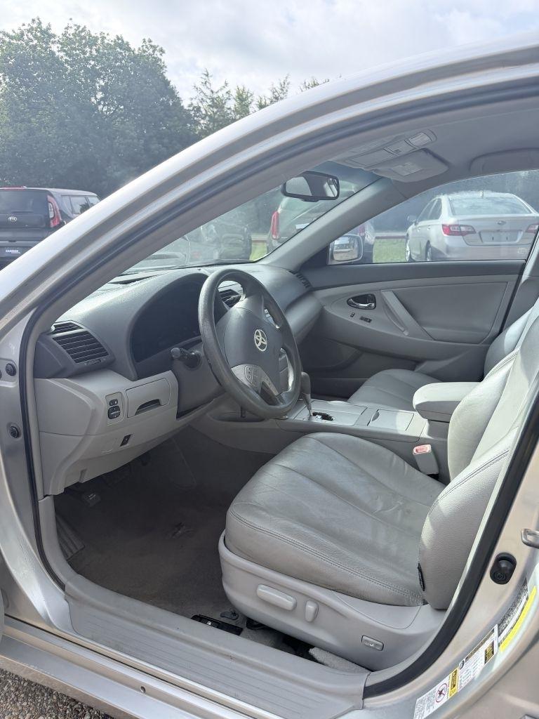 Toyota Camry Base 6-Spd AT 2011