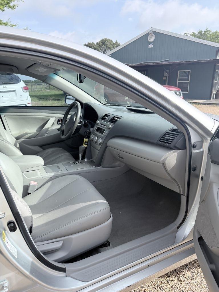 Toyota Camry Base 6-Spd AT 2011