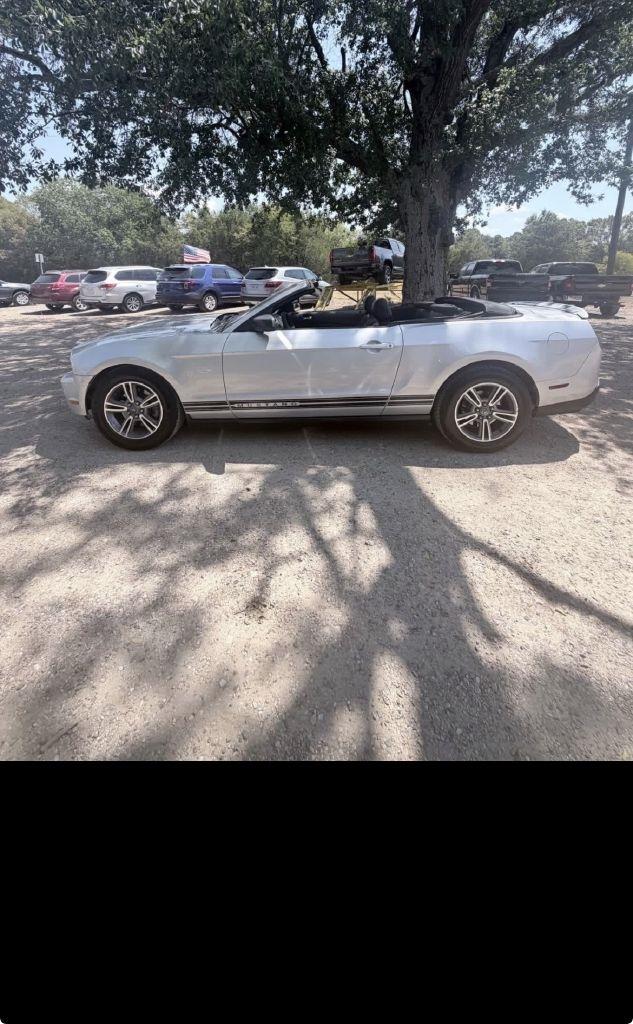 Ford Mustang V6 Convertible 2012