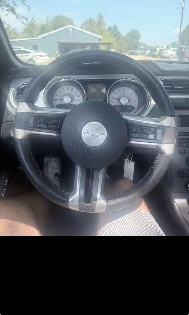 Ford Mustang V6 Convertible 2012