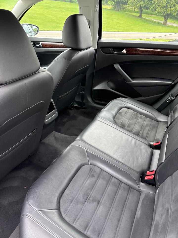 Volkswagen Passat 2.5L SEL 2012