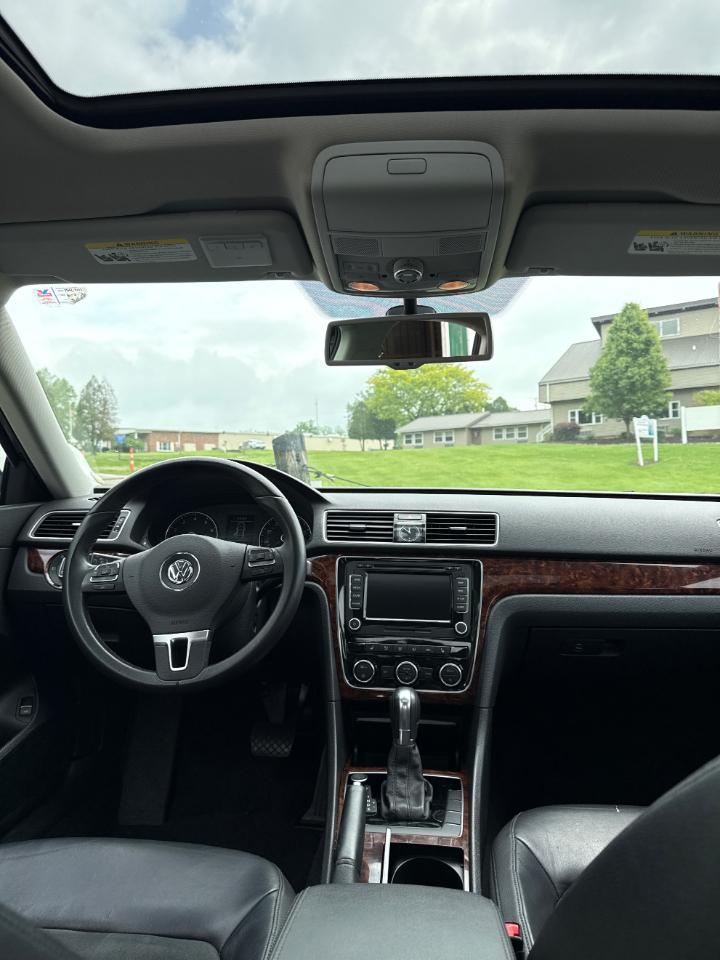 Volkswagen Passat 2.5L SEL 2012