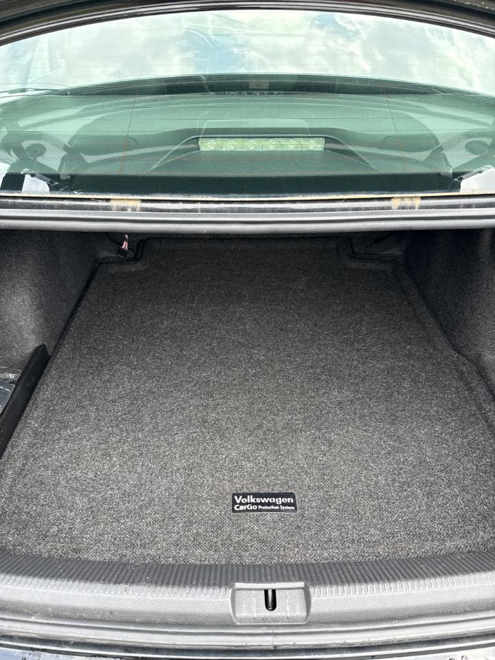 Volkswagen Passat 2.5L SEL 2012