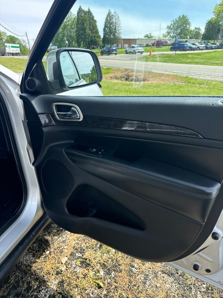 Jeep Grand Cherokee Laredo 4WD 2012