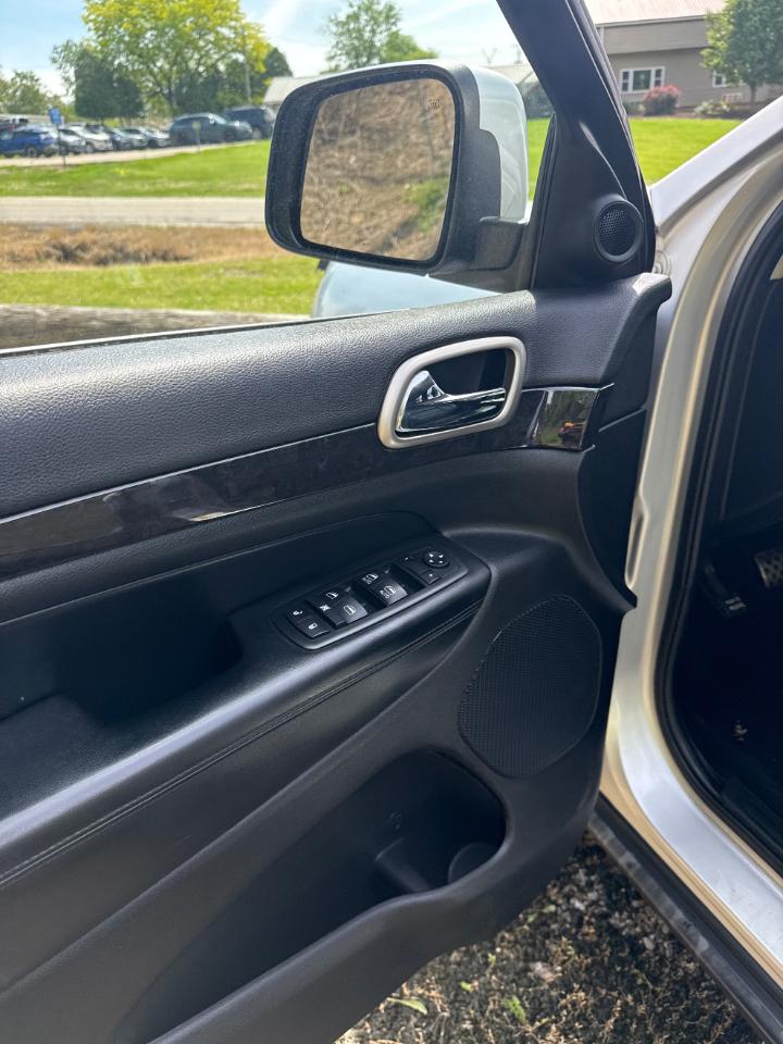 Jeep Grand Cherokee Laredo 4WD 2012