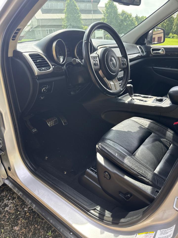 Jeep Grand Cherokee Laredo 4WD 2012