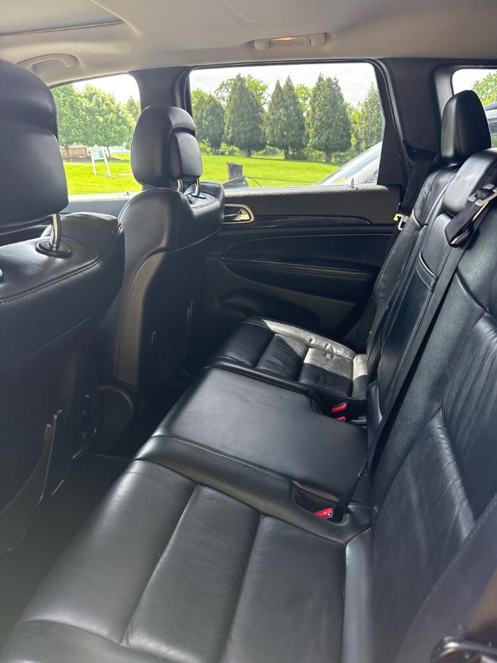 Jeep Grand Cherokee Laredo 4WD 2012