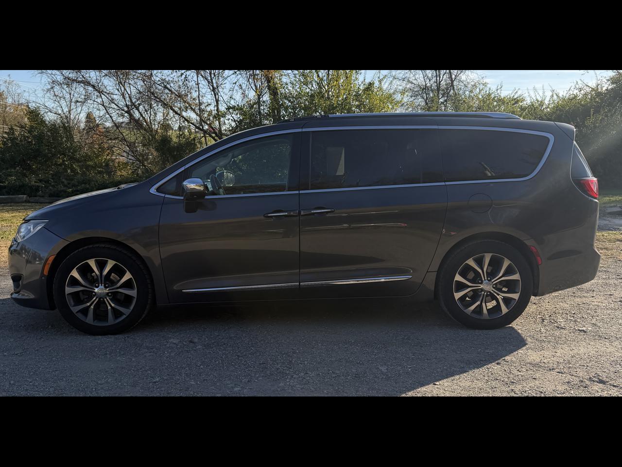 Chrysler Pacifica Limited 2017