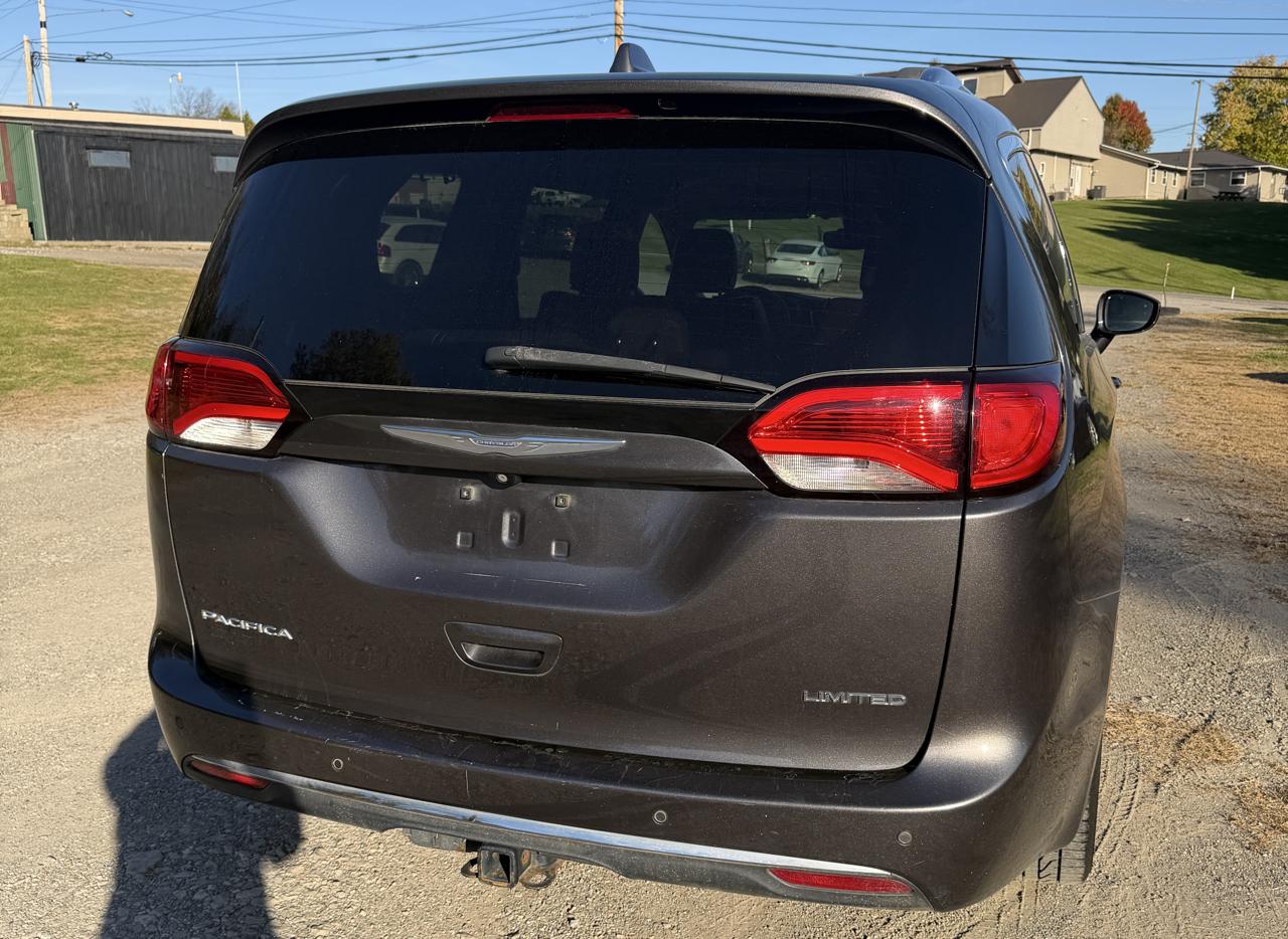 Chrysler Pacifica Limited 2017