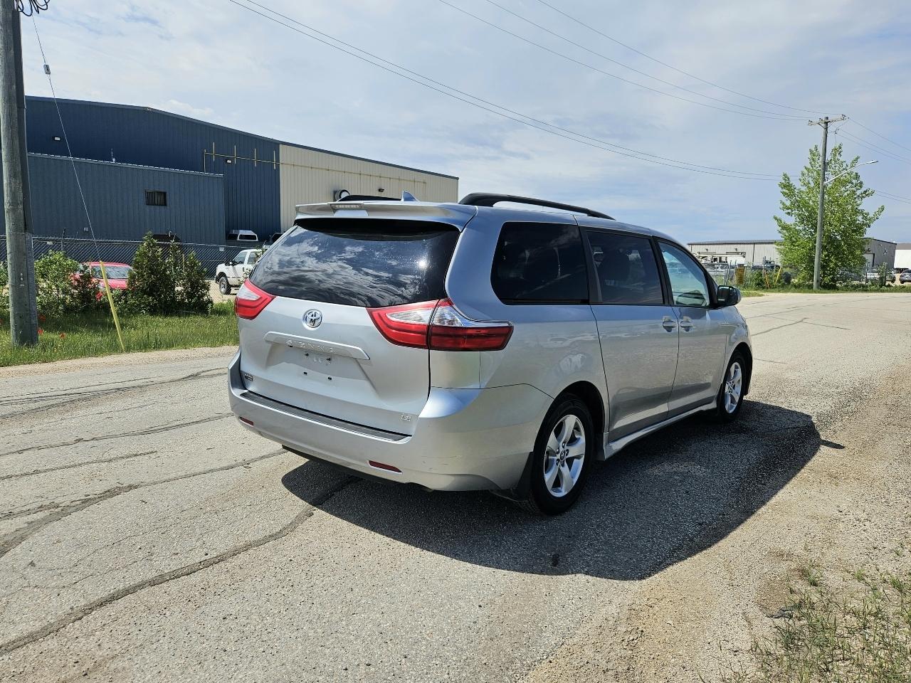 Toyota Sienna LE 8-Passenger 2019