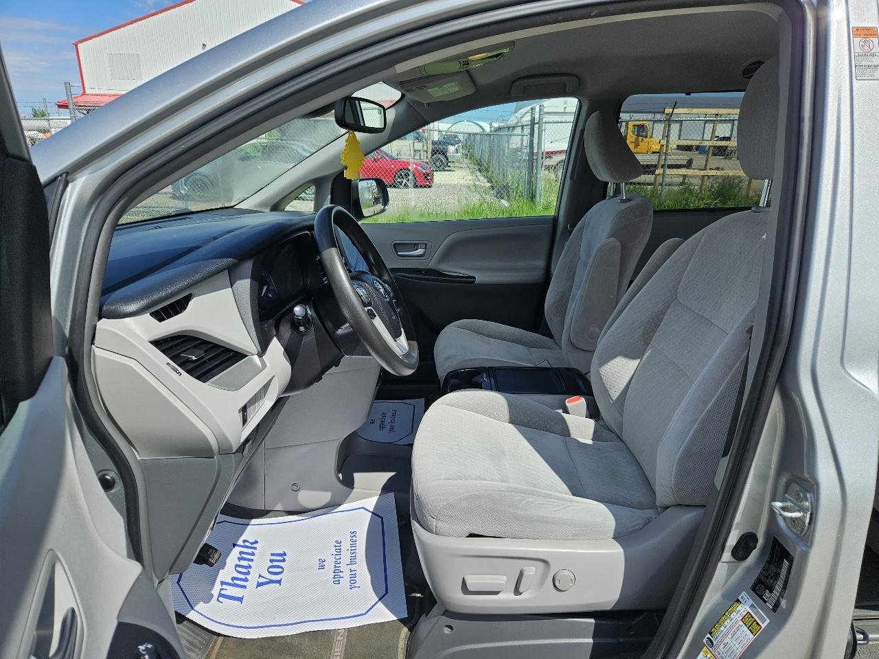 Toyota Sienna LE 8-Passenger 2019