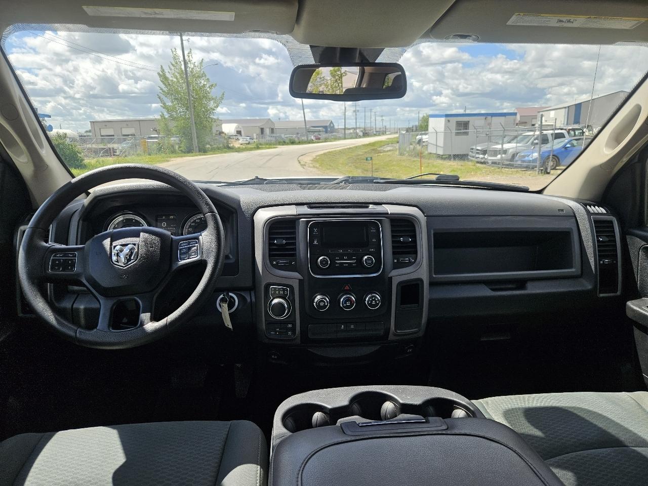 RAM 1500 Tradesman Quad Cab 4WD 2017