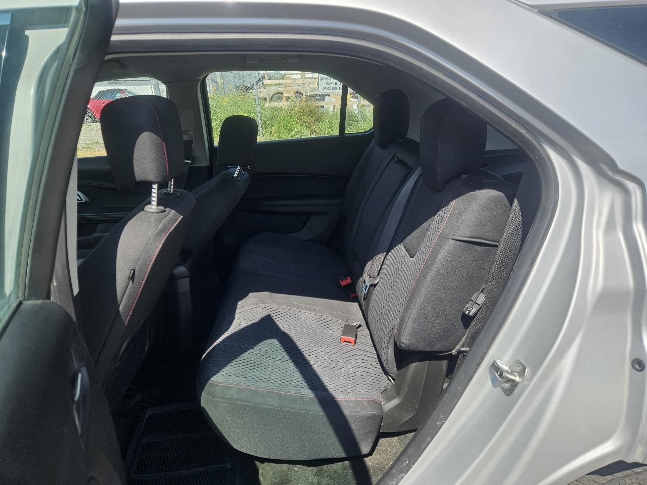 Chevrolet Equinox LS 2WD 2012