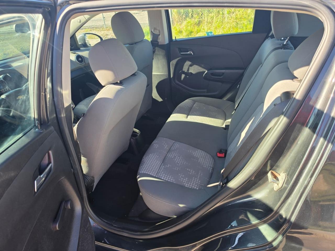 Chevrolet Sonic LS Manual 5-Door 2014