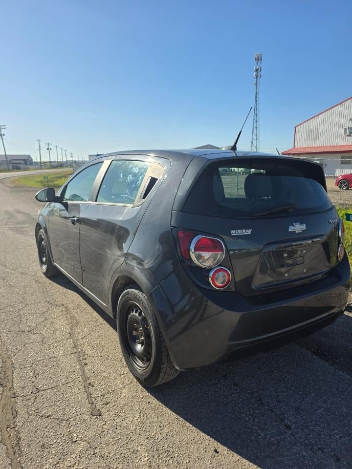 Chevrolet Sonic LS Manual 5-Door 2014