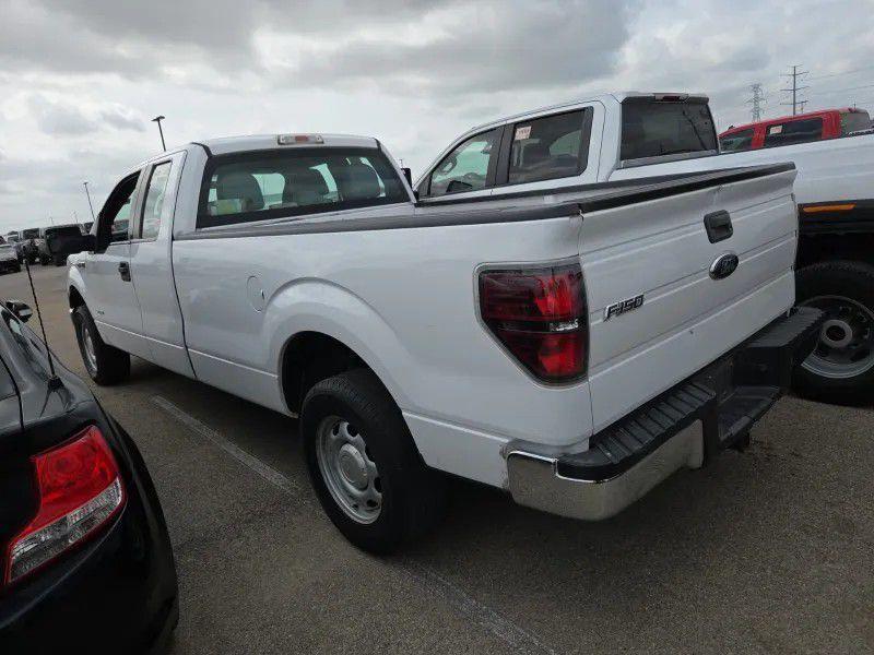 Ford F-150 XL SuperCab 8-ft. Bed 2WD 2014
