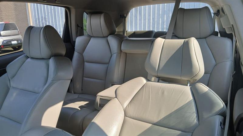 Acura MDX 6-Spd AT w/Tech Package 2011