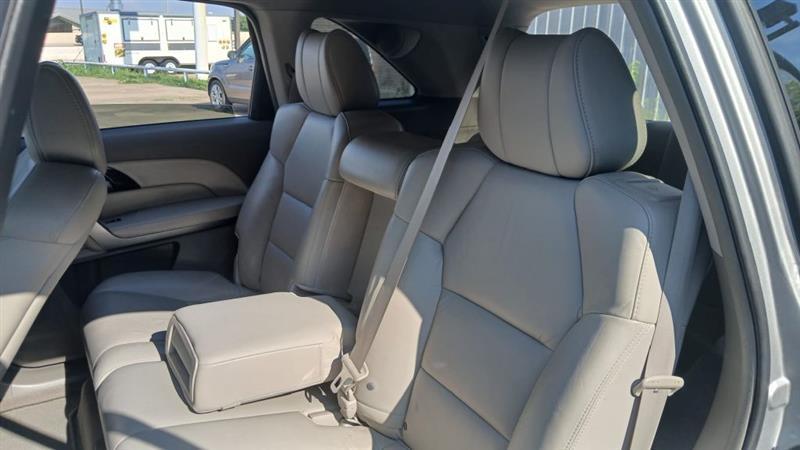 Acura MDX 6-Spd AT w/Tech Package 2011