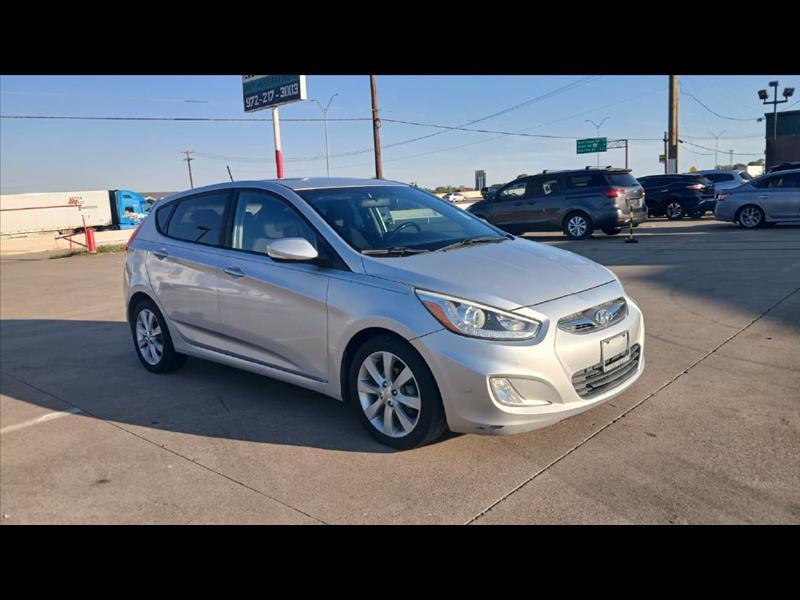 2014 Hyundai Accent SE 5-Door