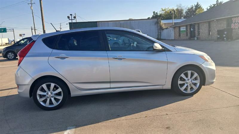 Hyundai Accent SE 5-Door 2014