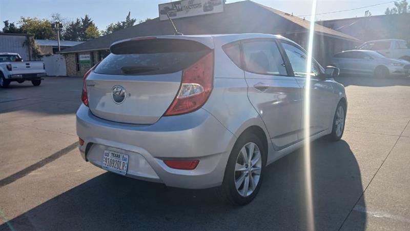 Hyundai Accent SE 5-Door 2014